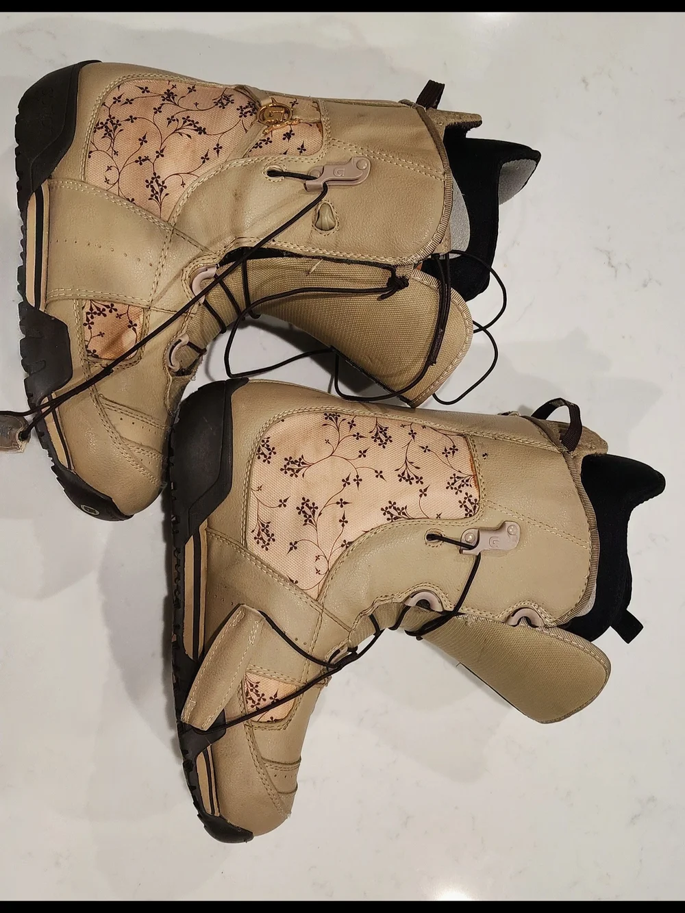 Vintage Burton Emerald Women’s Snowboard Boot.